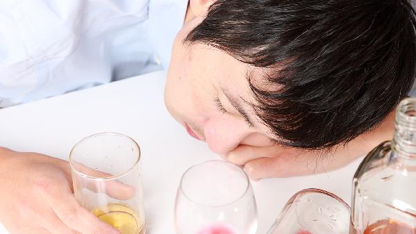 喝醉酒经常尿床这是什么病