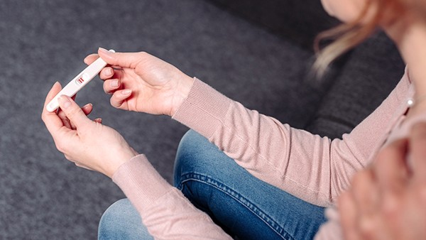 长期服用促排卵药需注意 服用避孕药要留意卵巢疾病