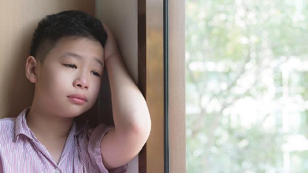 十岁小孩出水痘为什么全身发红