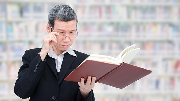 年轻时近视的人老了不会得老花眼